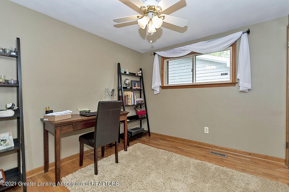 3200 Sunnylane Lansing, MI 48906 - Photo 14 of 27 Bedroom 3