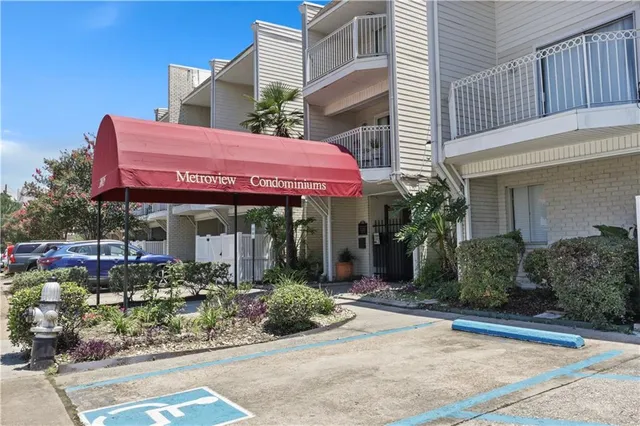 $1,325 | 3805 Houma Boulevard, Unit A223, Metairie, LA 70006