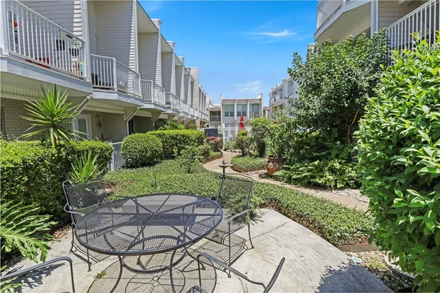 $1,325 | 3805 Houma Boulevard, Unit A223, Metairie, LA 70006