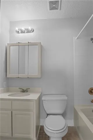 $1,325 | 3805 Houma Boulevard, Unit A223, Metairie, LA 70006