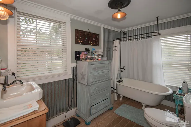 $214,900 | 3105 East Lakeview Avenue, Pensacola, FL 32503