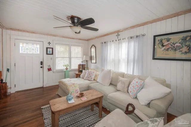 $214,900 | 3105 East Lakeview Avenue, Pensacola, FL 32503