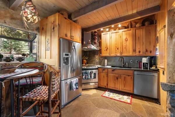 $960,000 | 3724 Regina Road, South Lake Tahoe, CA 96150