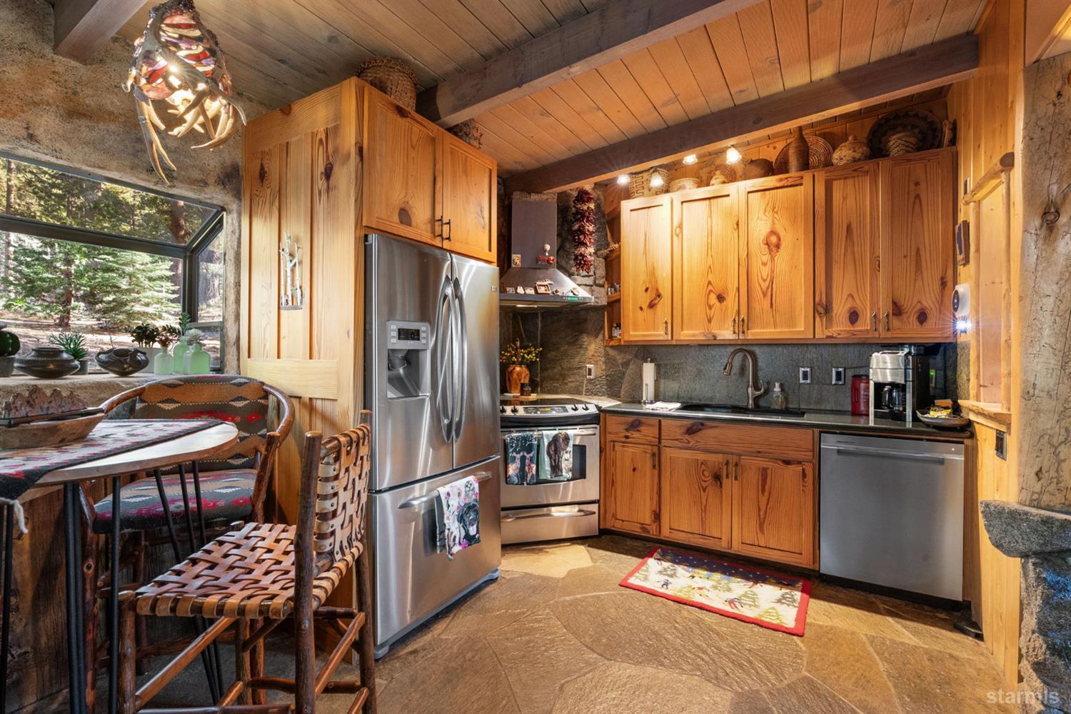 3724 Regina Road South Lake Tahoe, CA 96150 - Photo 5 of 39