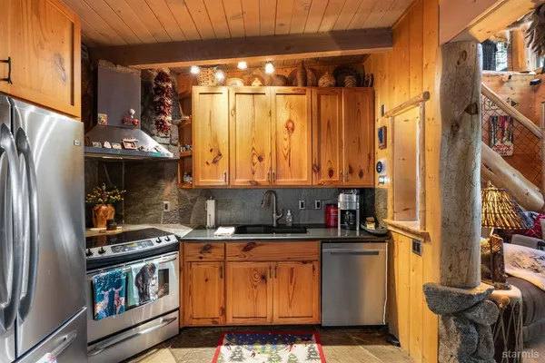 $960,000 | 3724 Regina Road, South Lake Tahoe, CA 96150