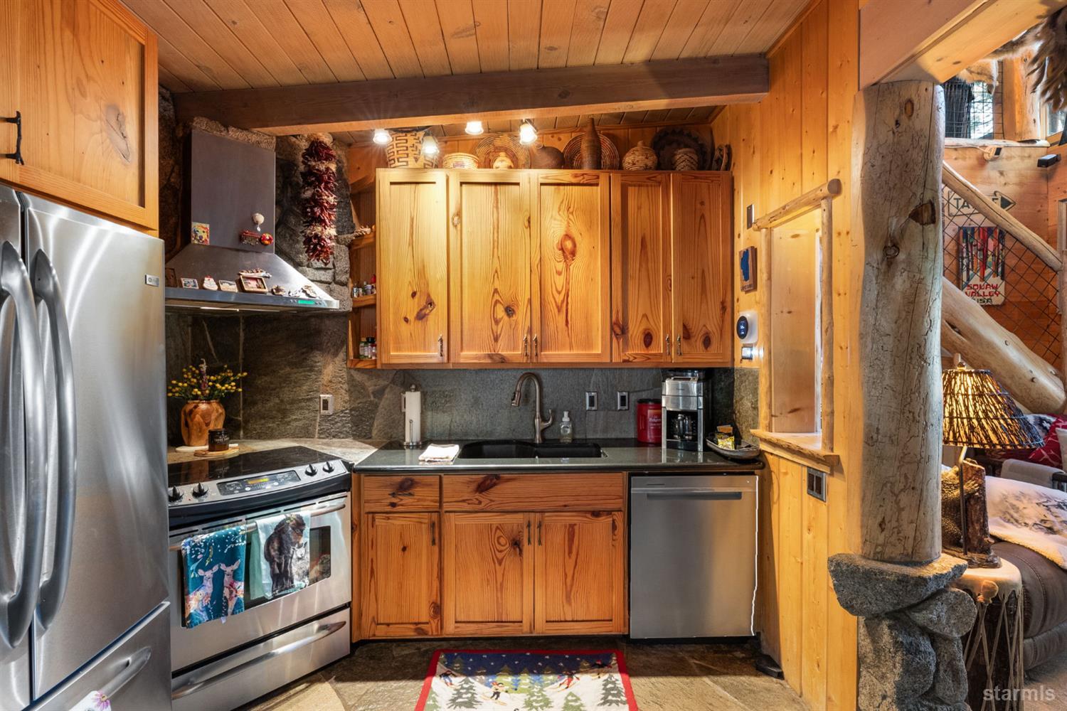 3724 Regina Road South Lake Tahoe, CA 96150 - Photo 10 of 39