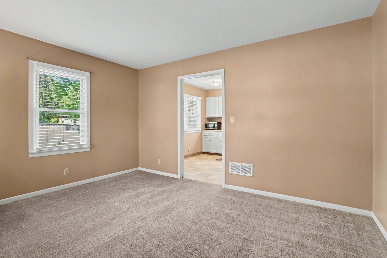 4612 26th Avenue Moline, IL 61265 - Photo 4 of 17
