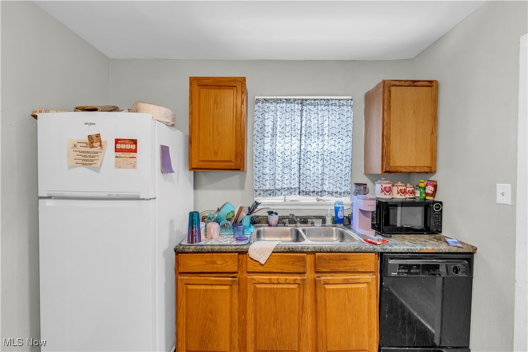 3597 Normandy Road Cleveland, OH 44120 - Photo 10 of 26 Kitchen featuring sink and black appliances