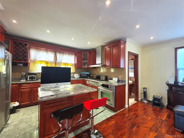 $2,300 | 90-51 52nd Avenue | Elmhurst