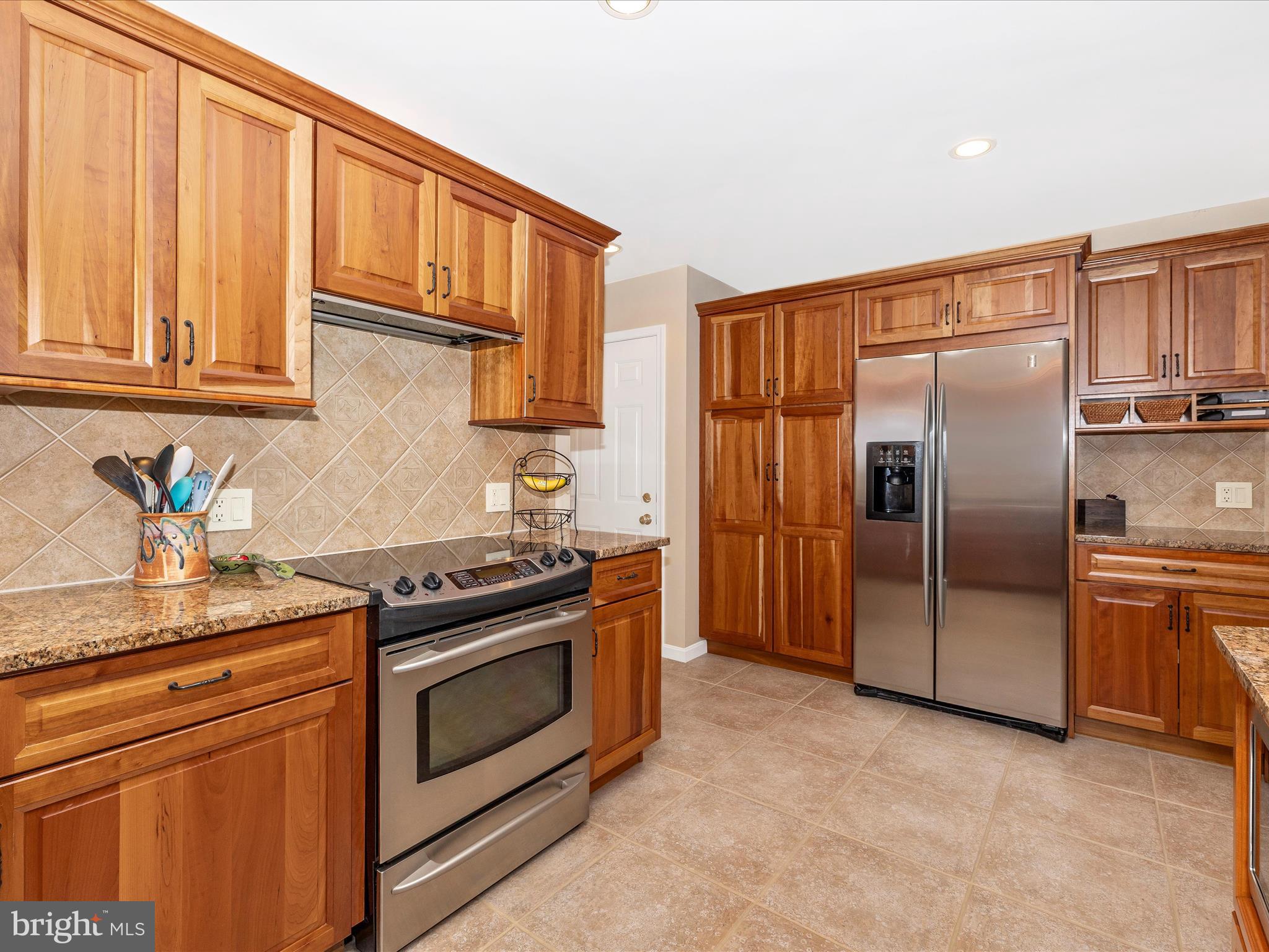 4945 Jalmia Road Mount Airy, MD 21771 - Photo 10 of 45 a kitchen with stainless steel appliances granite countertop a stove a refrigerator and a sink
