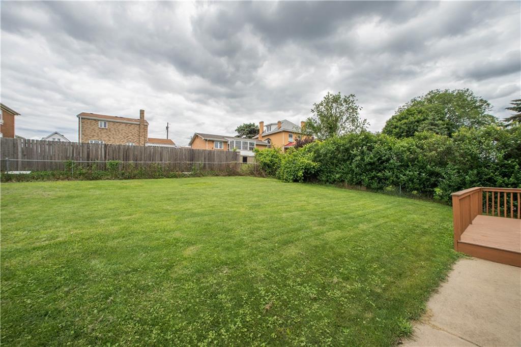 Great back yard all fenced in! 