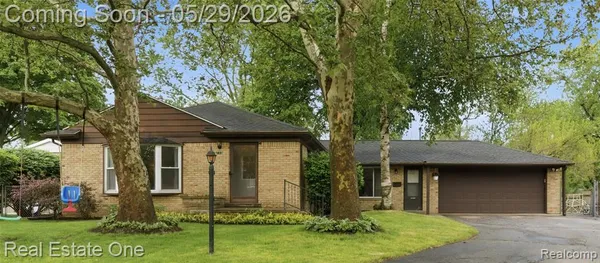 $371,000 | 733 South Webik Avenue, Clawson, MI 48017