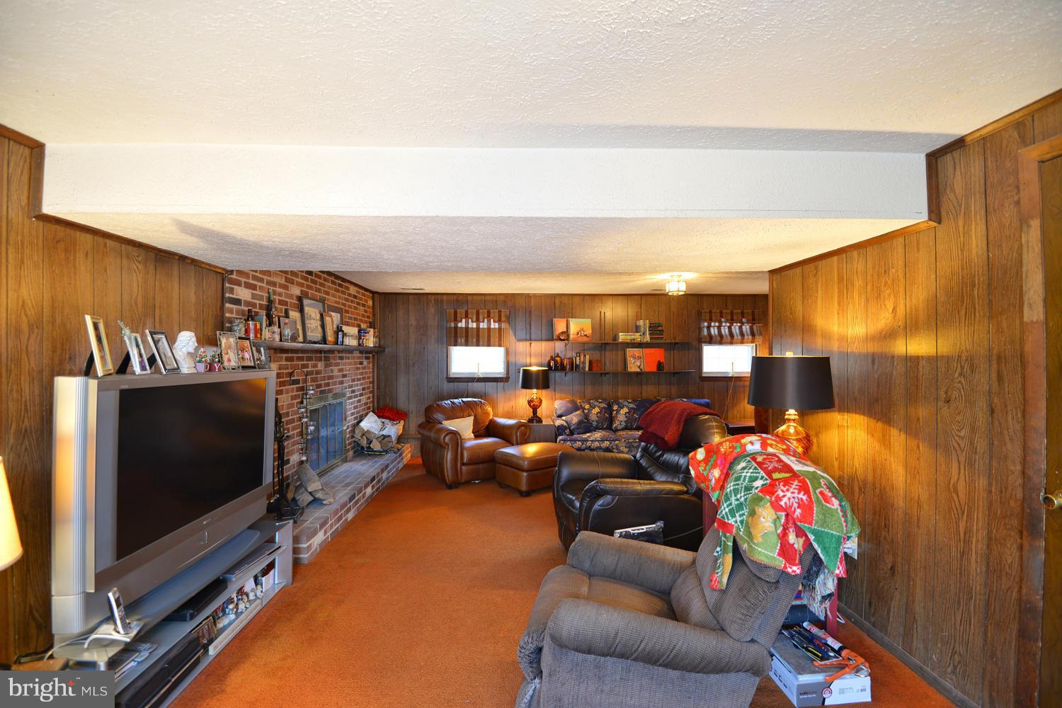 1208 S Road Pasadena, MD 21122 - Photo 11 of 27 Family Room