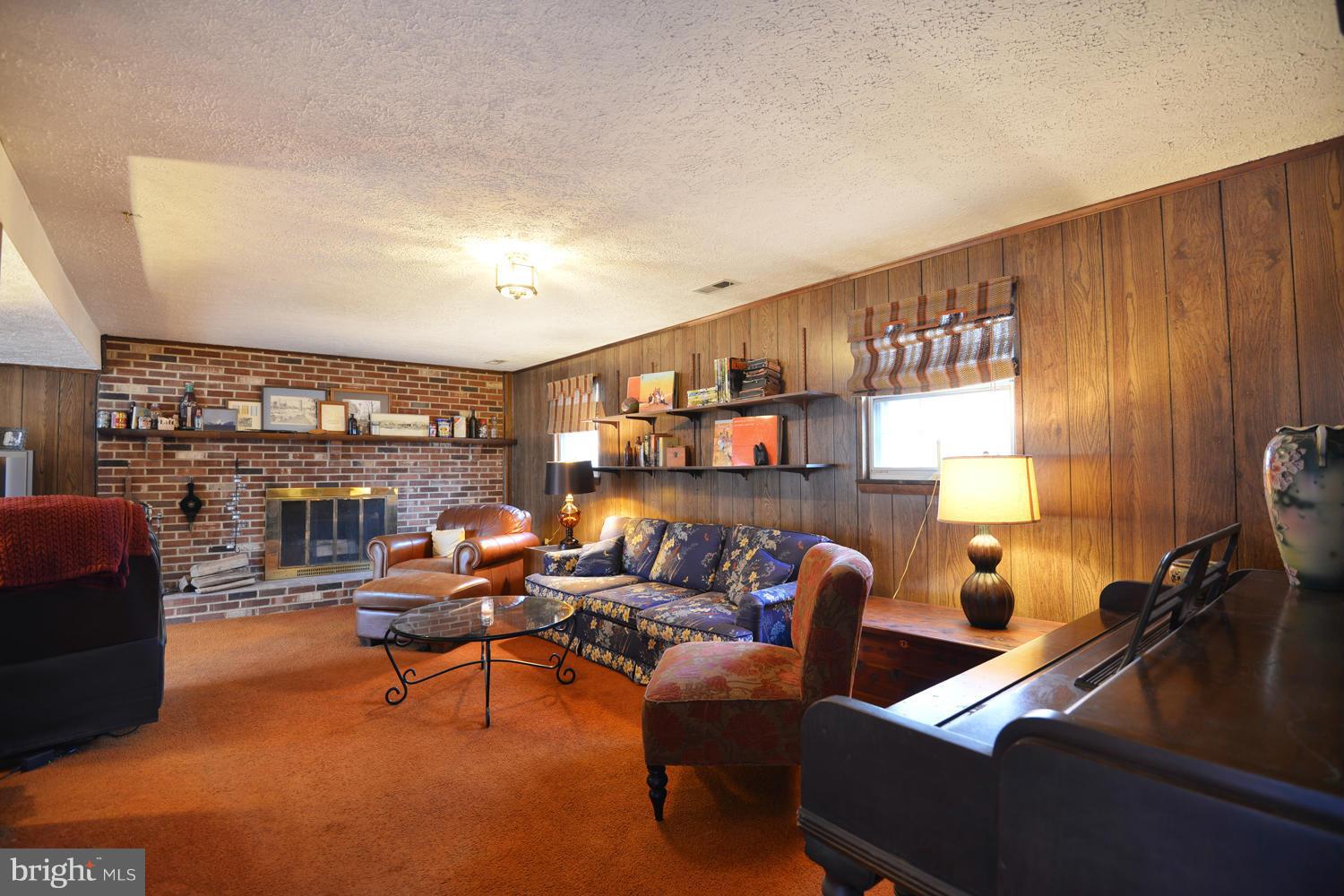 1208 S Road Pasadena, MD 21122 - Photo 13 of 27 Family Room