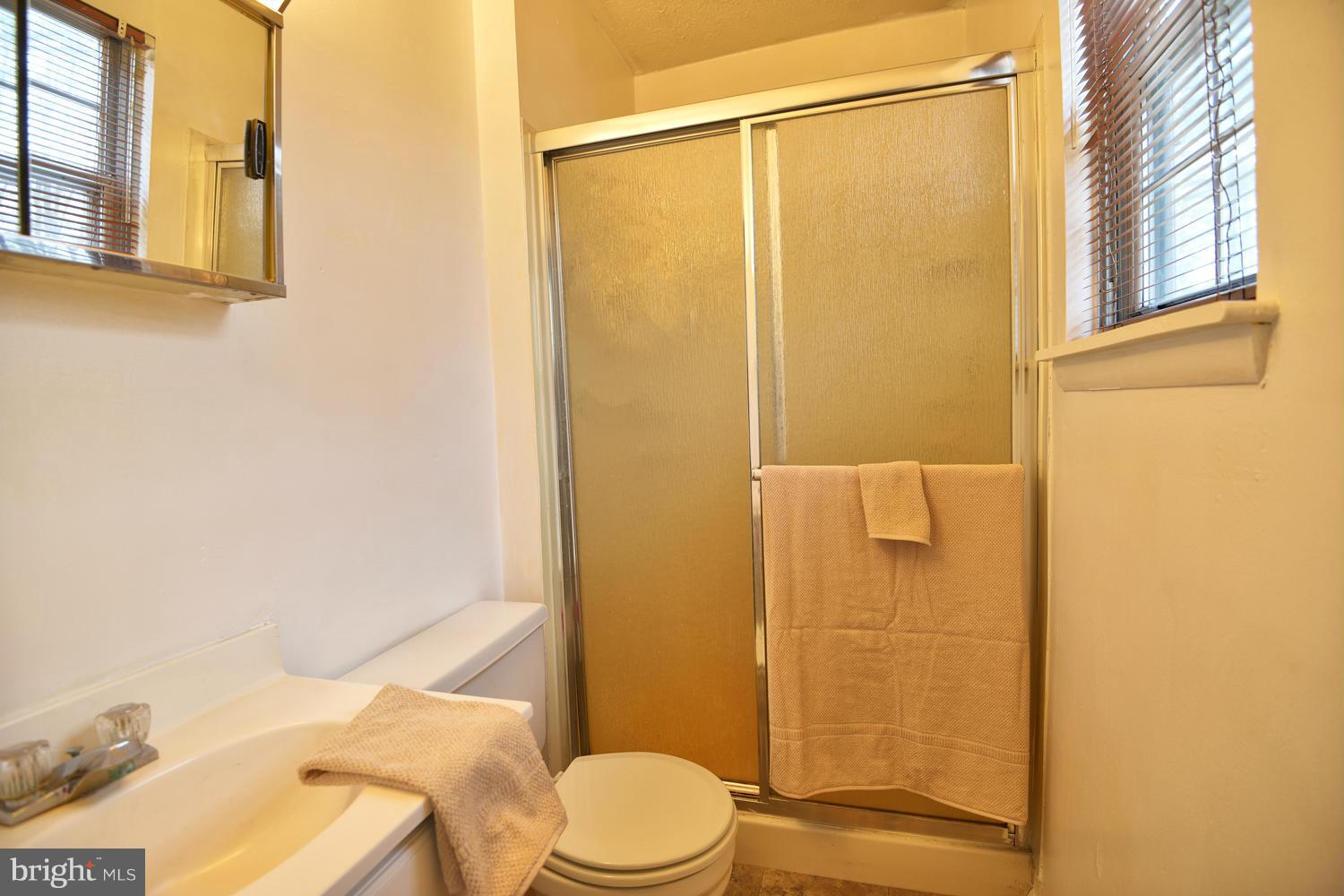 1208 S Road Pasadena, MD 21122 - Photo 21 of 27 Bath