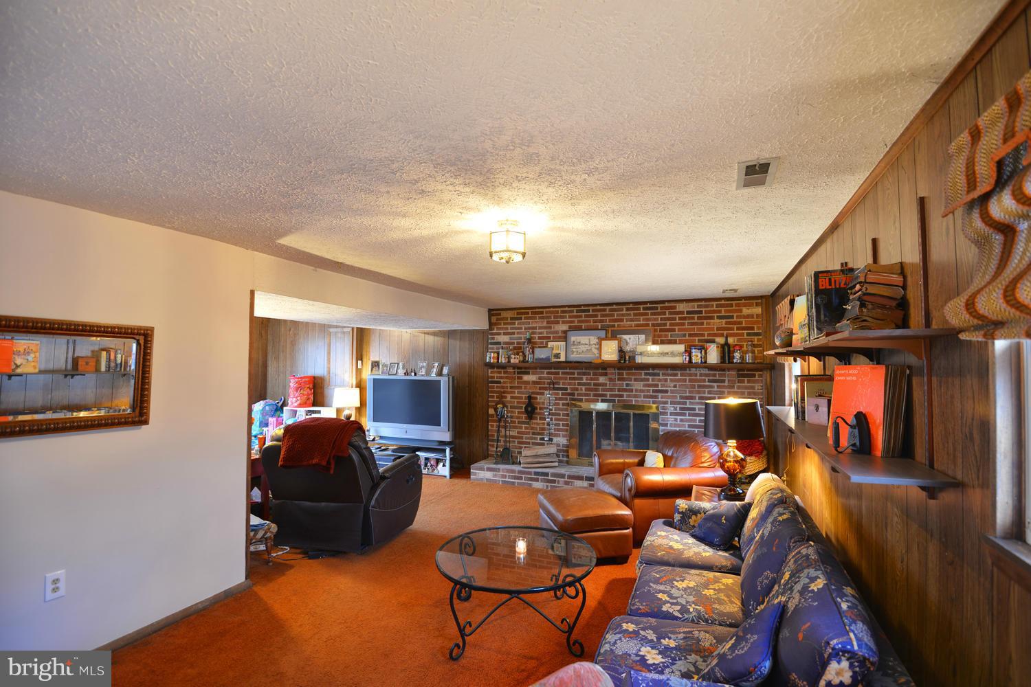 1208 S Road Pasadena, MD 21122 - Photo 9 of 27 Family Room