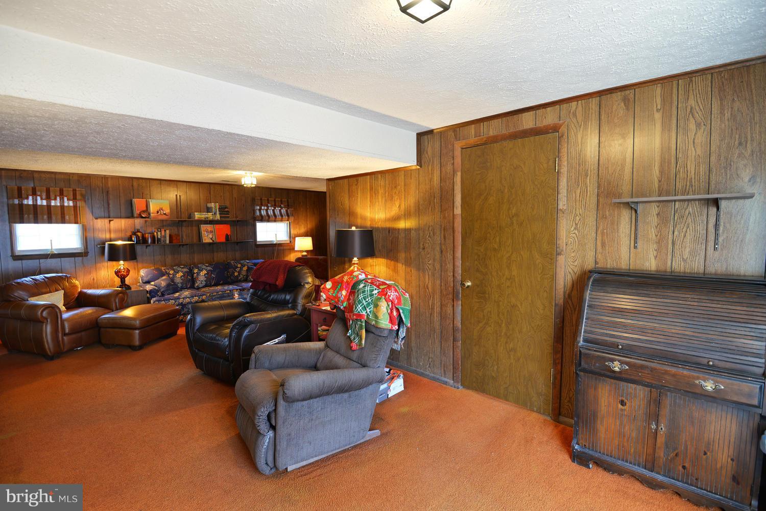 1208 S Road Pasadena, MD 21122 - Photo 10 of 27 Family Room