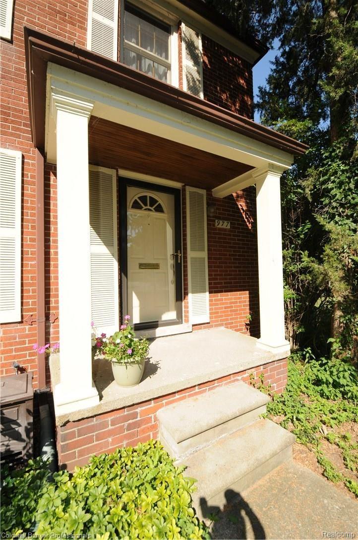 977 Trombley Road Grosse Pointe, MI 48230 - Photo 5 of 41 DSC_9852.JPG