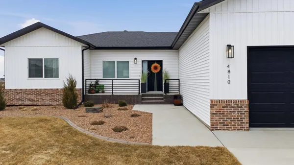 $729,900 | 4810 Lilac Drive West, West Fargo, ND 58078