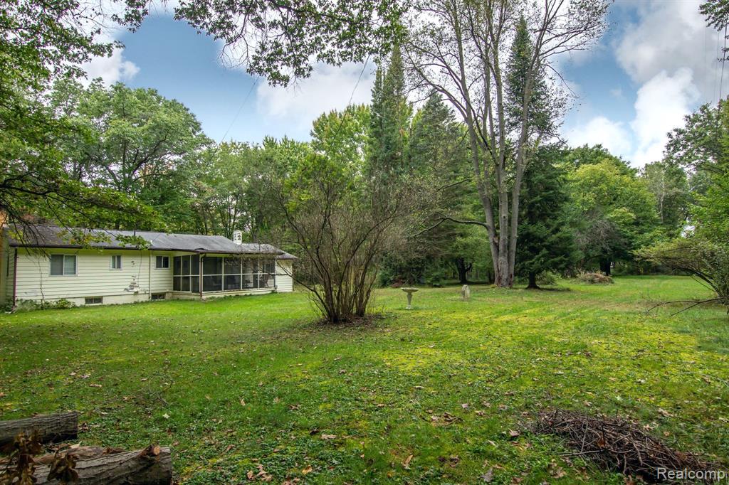 7534 Golf Club Road Howell, MI 48843 - Photo 6 of 25
