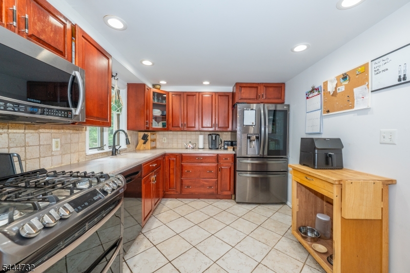 89 Moraine Road Morris Plains, NJ 07950 - Photo 11 of 48