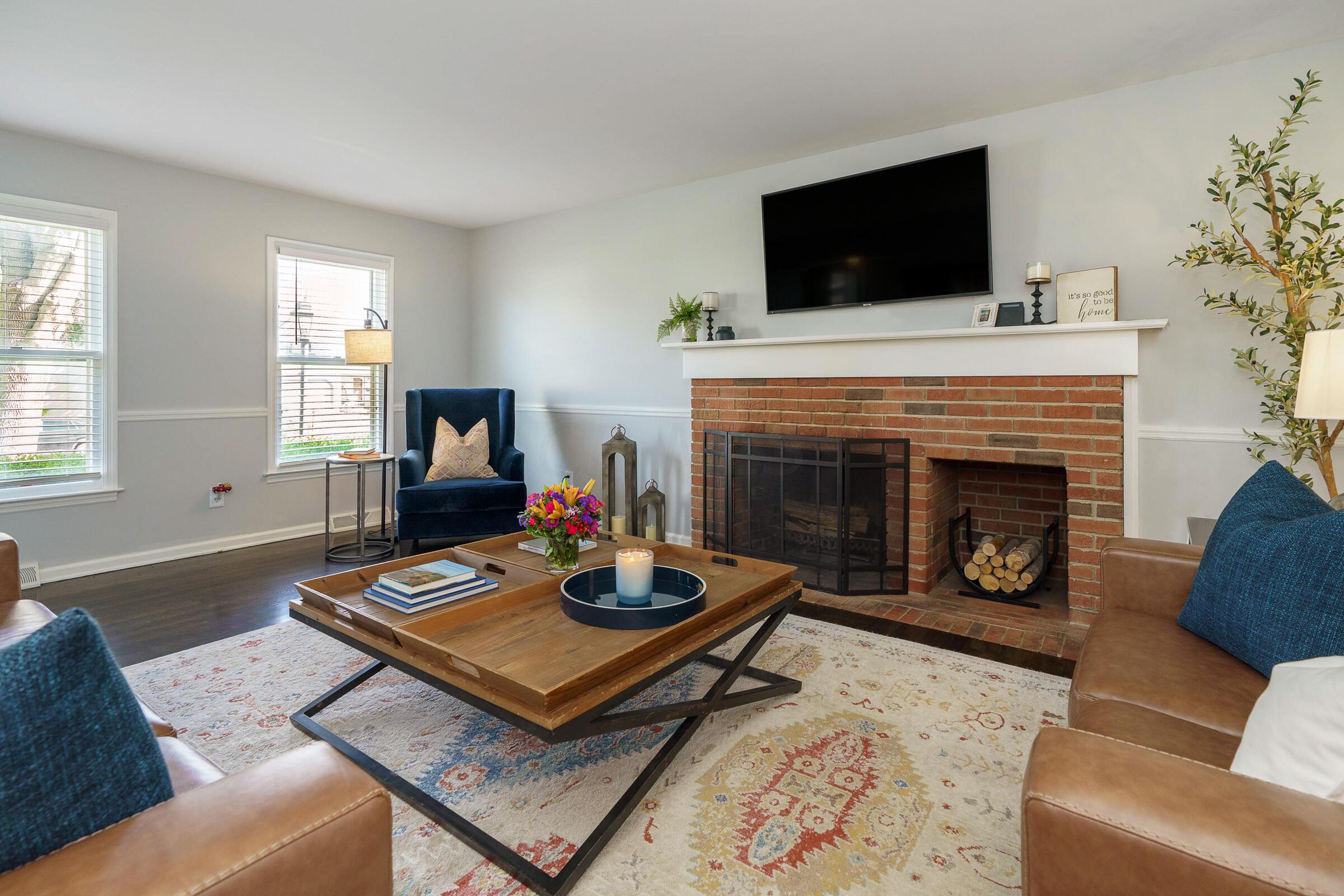 1437 Reymond Road Columbus, OH 43220 - Photo 5 of 37 Family Room