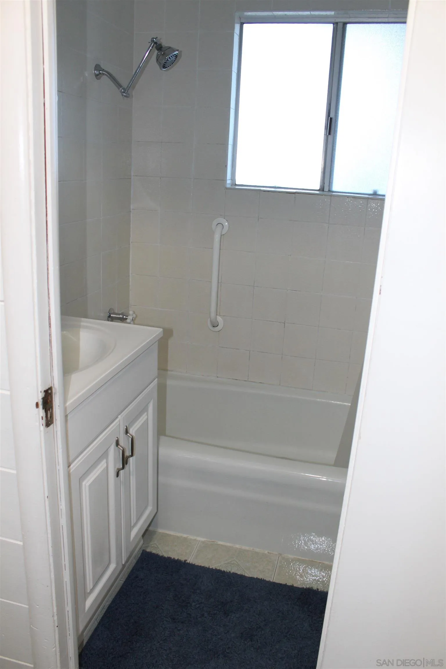 23984 Skyland Drive Crestline, CA 92325 - Photo 23 of 35 a bathroom with a sink a mirror and a bathtub