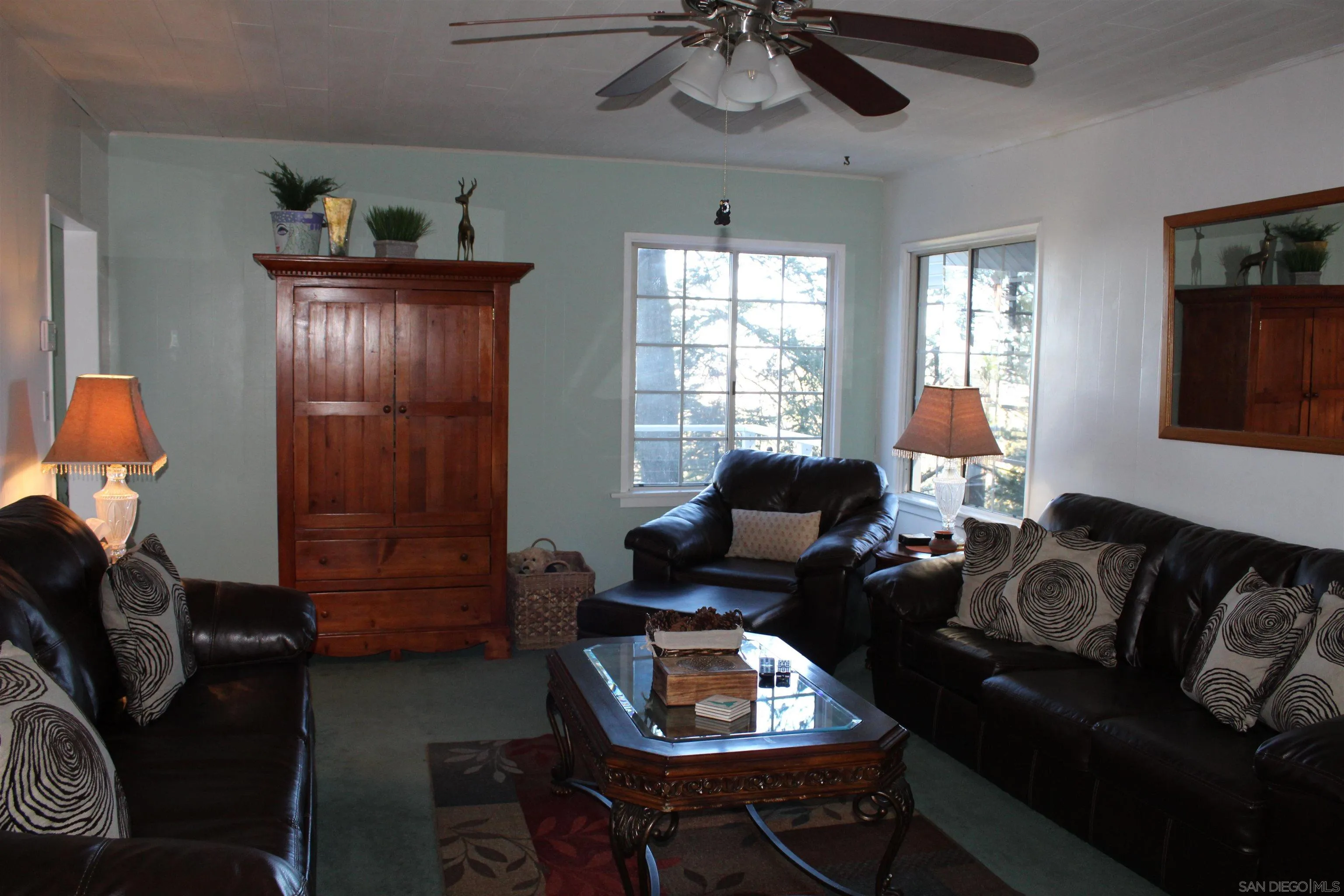 23984 Skyland Drive Crestline, CA 92325 - Photo 4 of 35 a living room with furniture