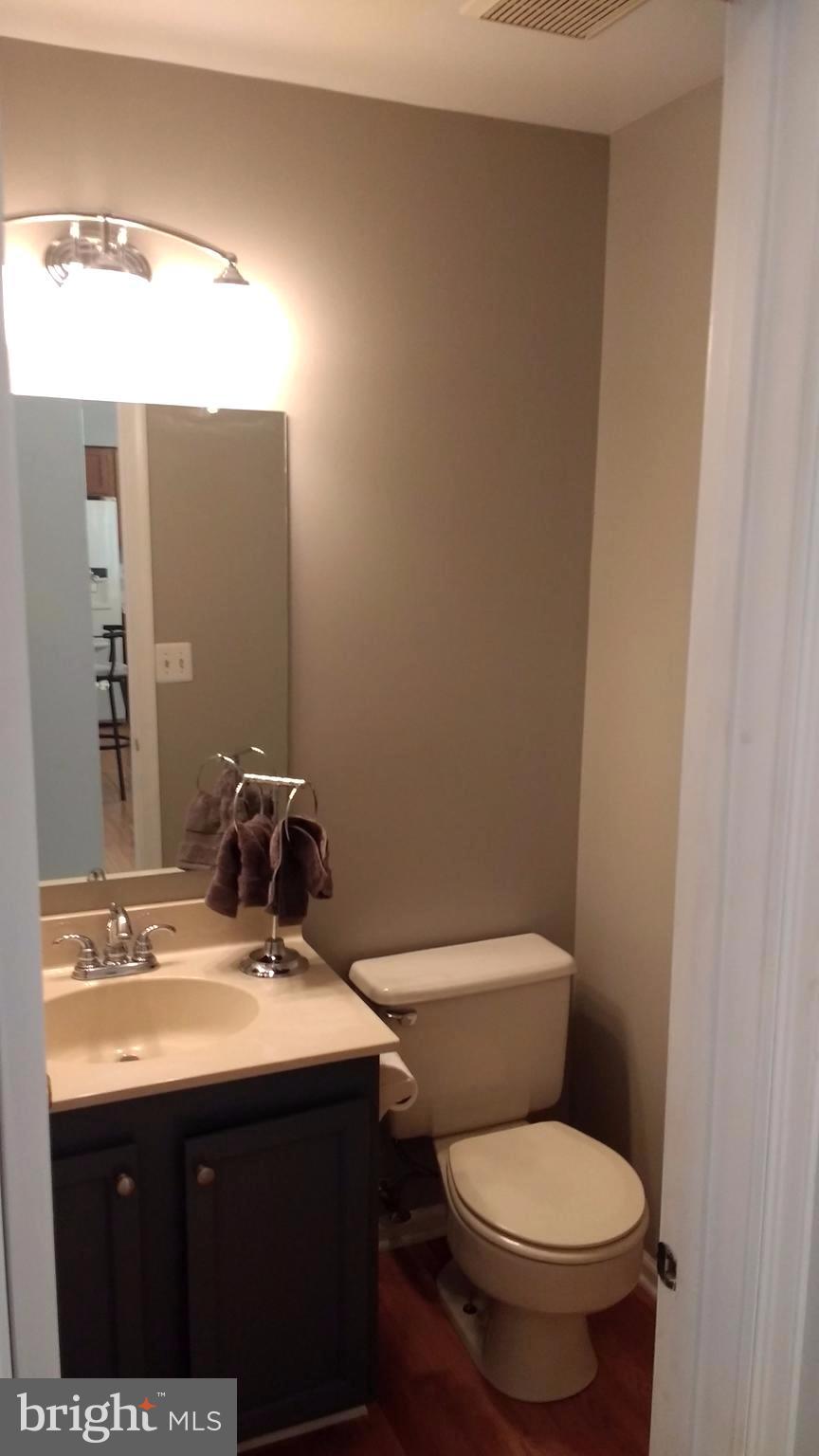 14710 Turkey Foot Road Gaithersburg, MD 20878 - Photo 16 of 28 1st Floor Hall Bath