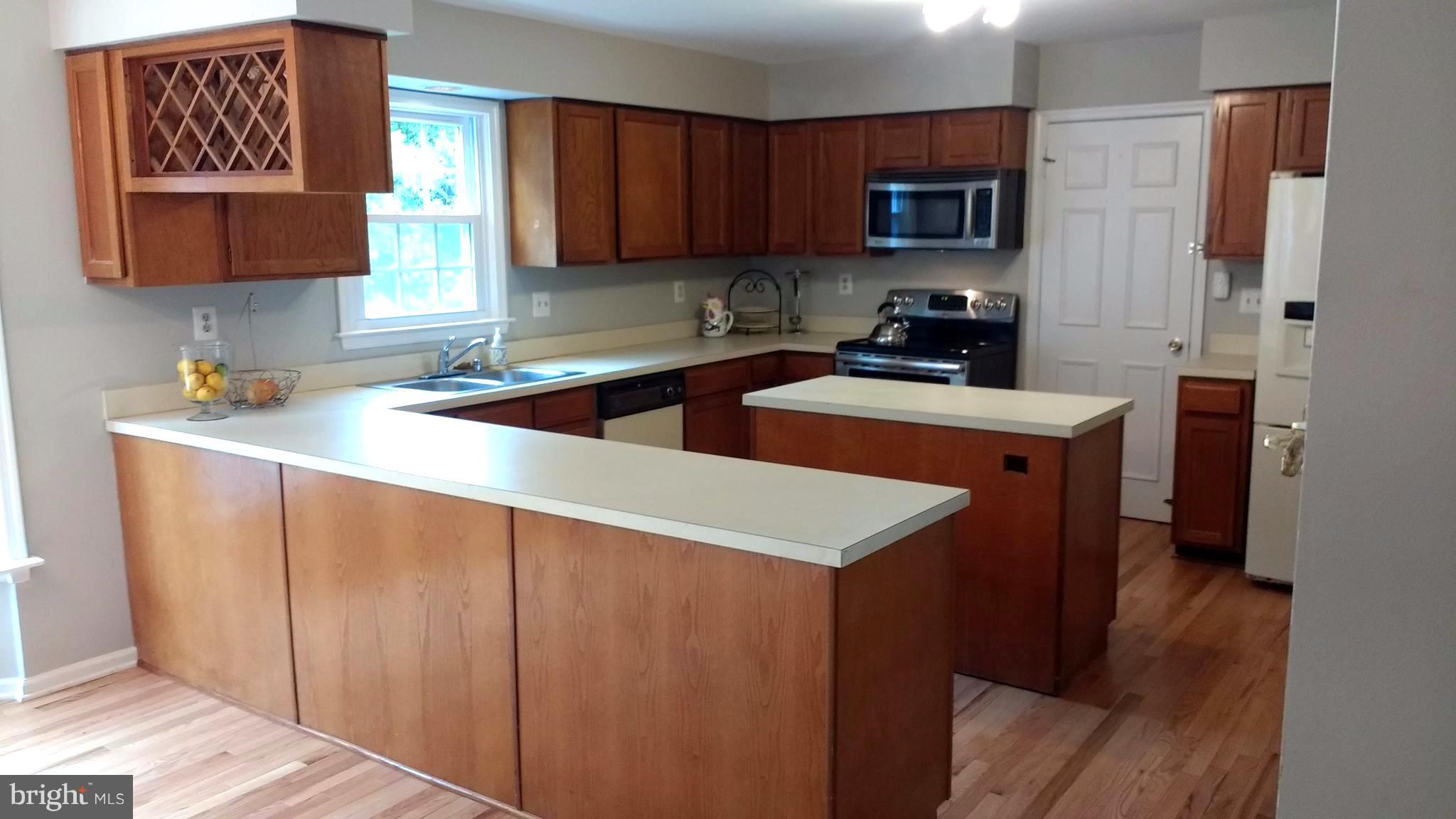 14710 Turkey Foot Road Gaithersburg, MD 20878 - Photo 8 of 28 Large kitchen