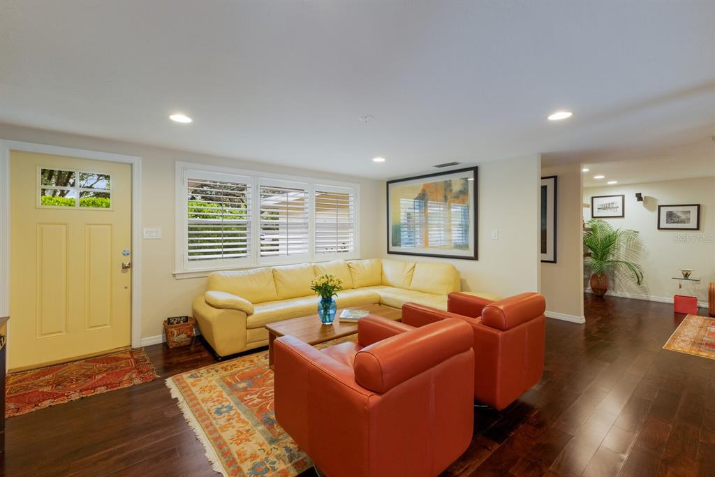1922 Field Road Sarasota, FL 34231 - Photo 8 of 42 Gallery Image 8