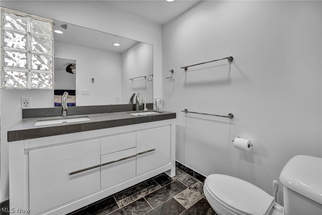 31800 Pinetree Road Pepper Pike, OH 44124 - Photo 13 of 41 Master Bath