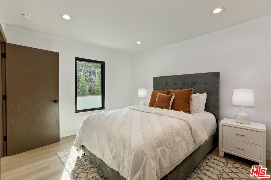 5236 Sanchez Drive Los Angeles, CA 90008 - Photo 25 of 32 a large bed sitting in a bedroom next to a lamp