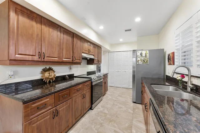 $950,000 | 4161 U.S. Highway 1, Unit G1, Jupiter, FL 33477