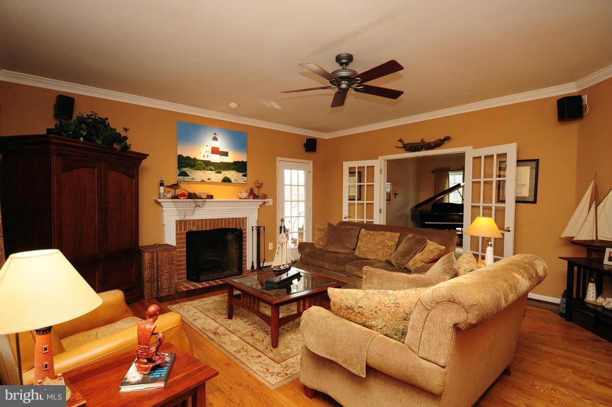 7858 Pembridge Road Manassas, VA 20112 - Photo 11 of 30 Family Room