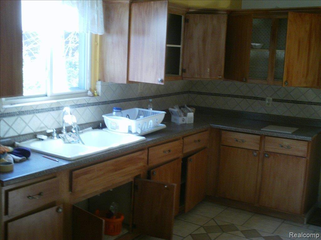 21359 Doepfer Road Warren, MI 48091 - Photo 5 of 6 KITCHEN