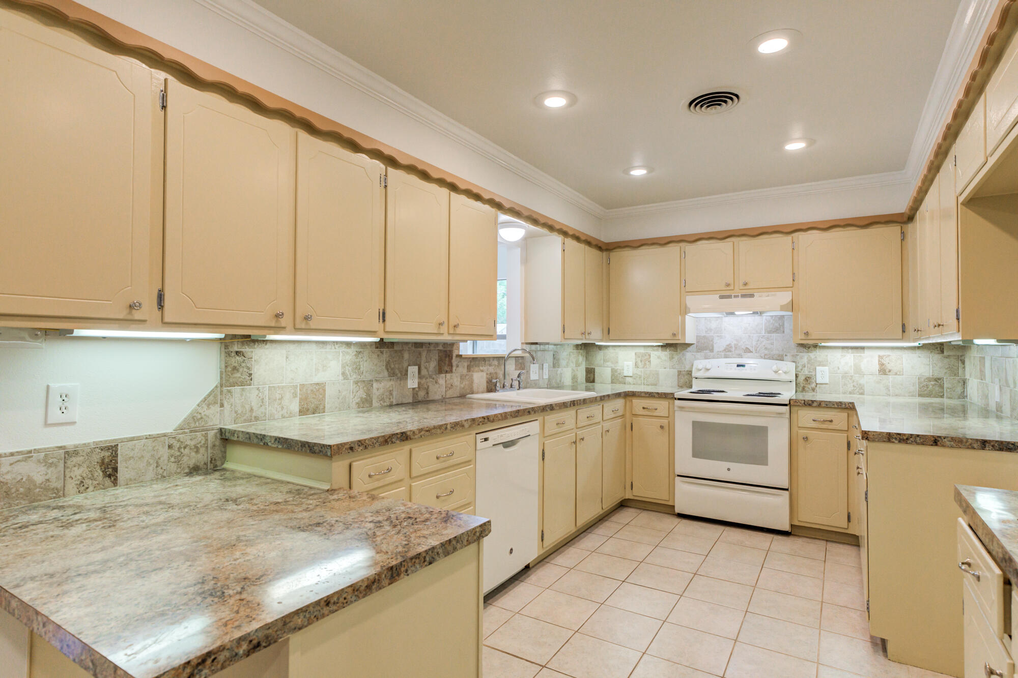 3115 38th Street Lubbock, TX 79413 - Photo 11 of 34 DSC01857_58_59_60_61