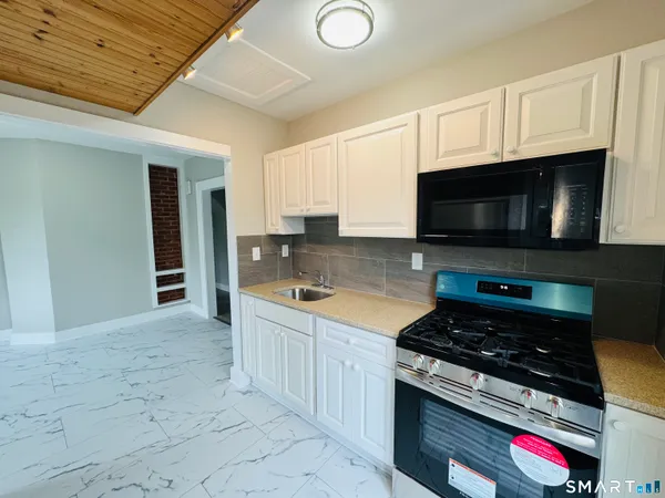 $2,400 | 52 Howard Avenue, Unit 3, New Haven, CT 06519