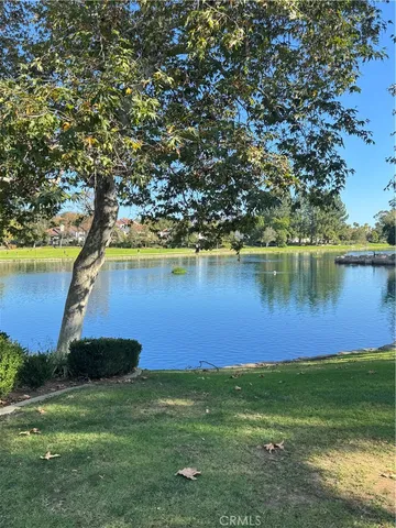 an aerial view of a houses with outdoor space and lake view