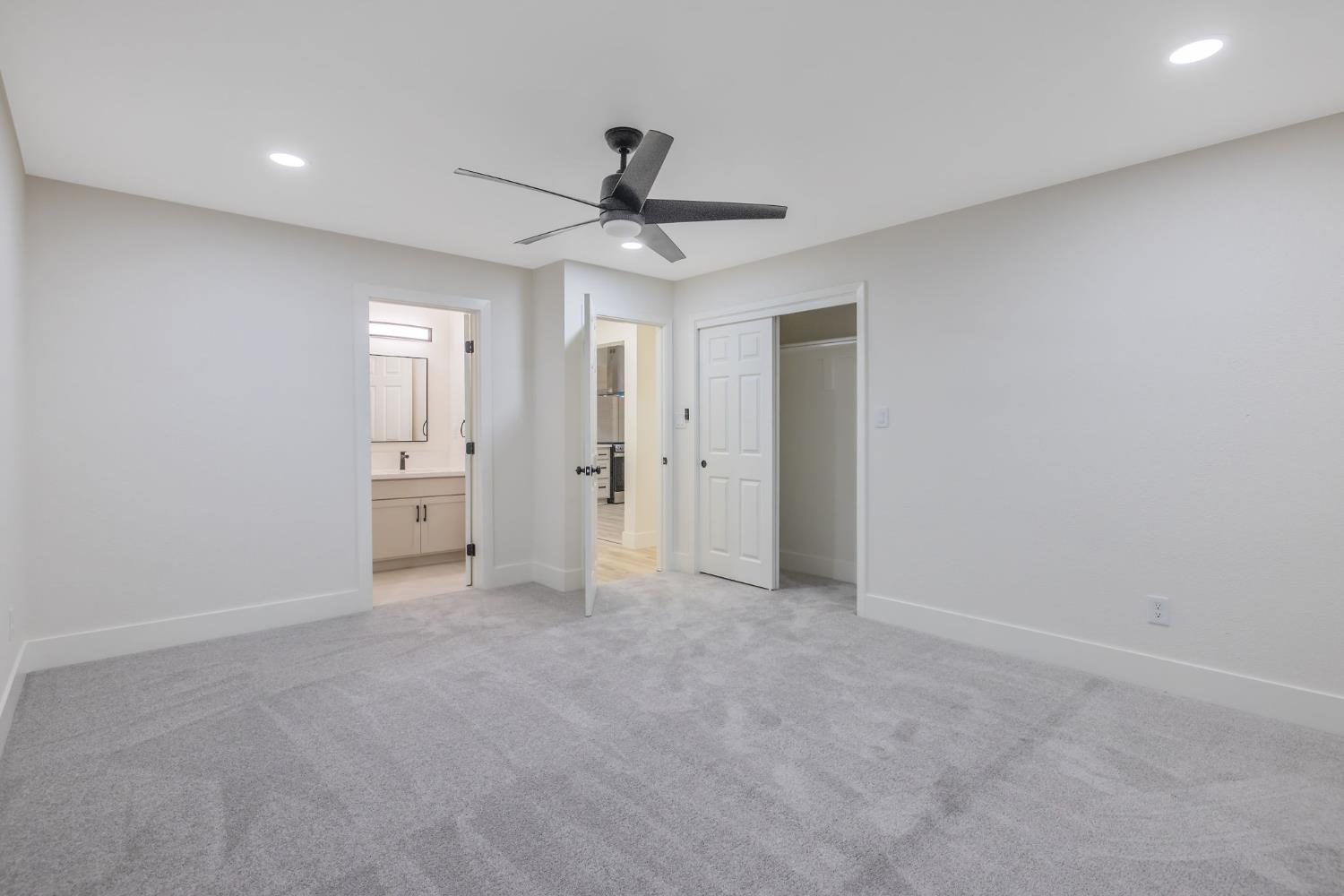 1402 Middleton Street Hanford, CA 93230 - Photo 28 of 40 an empty room with a bathroom and a ceiling fan