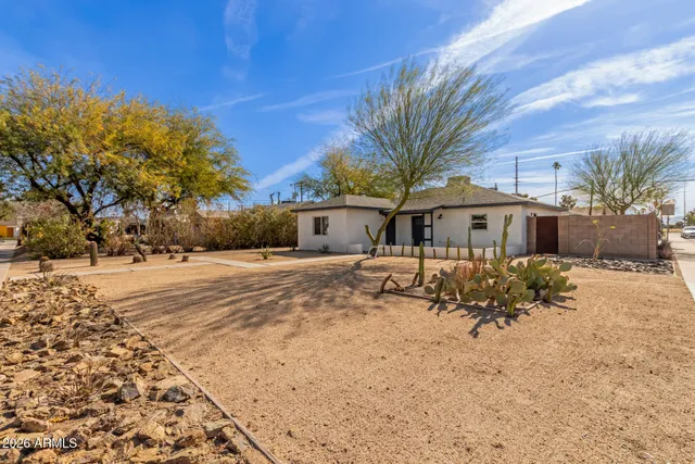$2,400 | 1743 West Verde Lane, Phoenix, AZ 85015