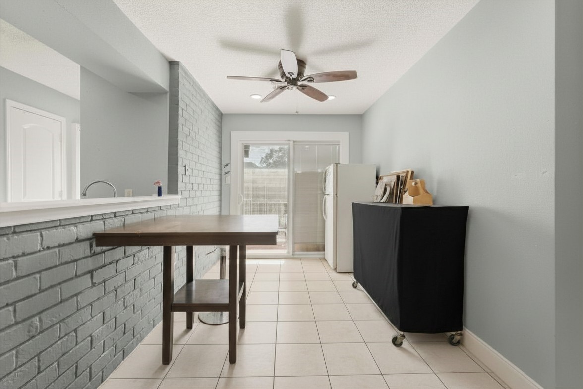 9458 Neuens Road, Unit 9458 Houston, TX 77080 - Photo 9 of 22 Dining Room
