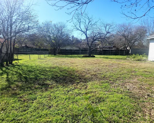 $90,000 | 702 Maple Street, Yoakum, TX 77995