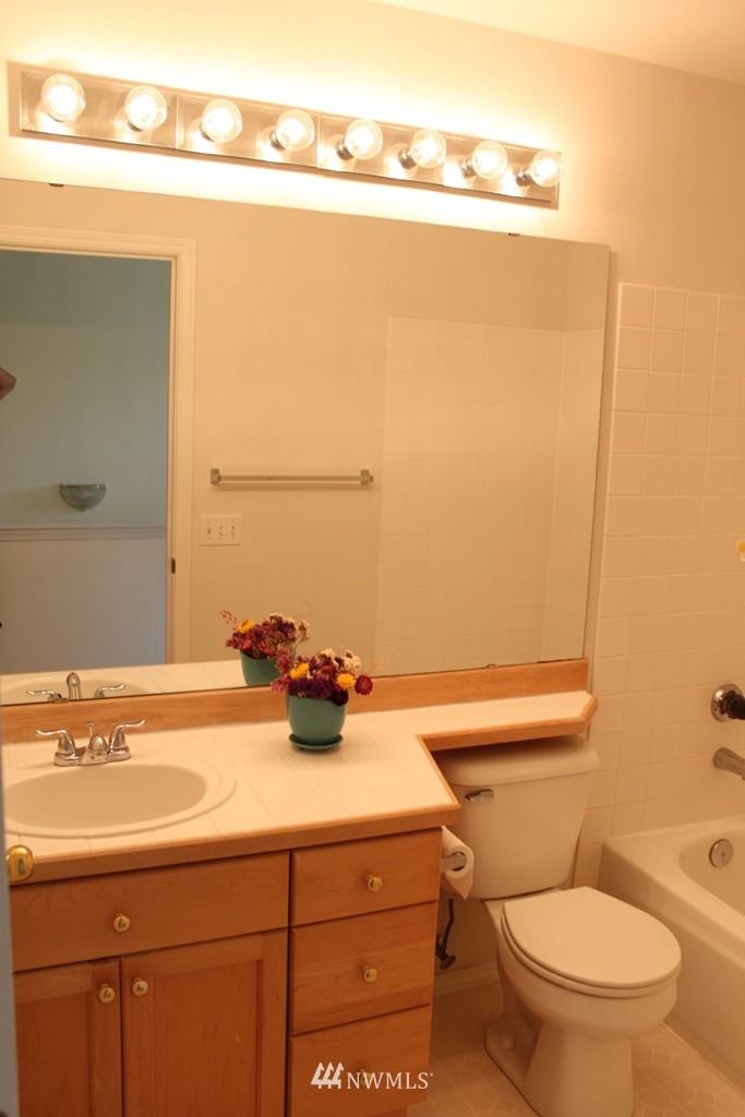 9411 177th Place Northeast, Unit 2 Redmond, WA 98052 - Photo 9 of 11