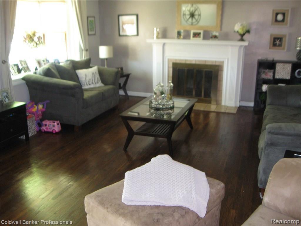 1989 Hampton Road Grosse Pointe, MI 48236 - Photo 5 of 23
