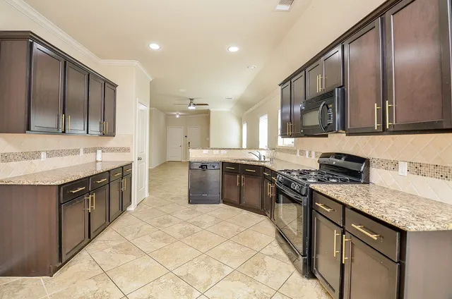 $2,200 | 10926 Clearsable Lane, Houston, TX 77034