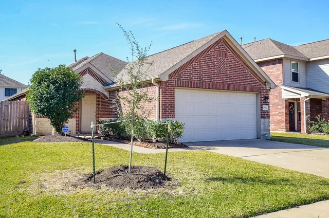 $2,200 | 10926 Clearsable Lane, Houston, TX 77034