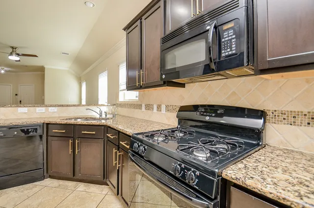 $2,200 | 10926 Clearsable Lane, Houston, TX 77034