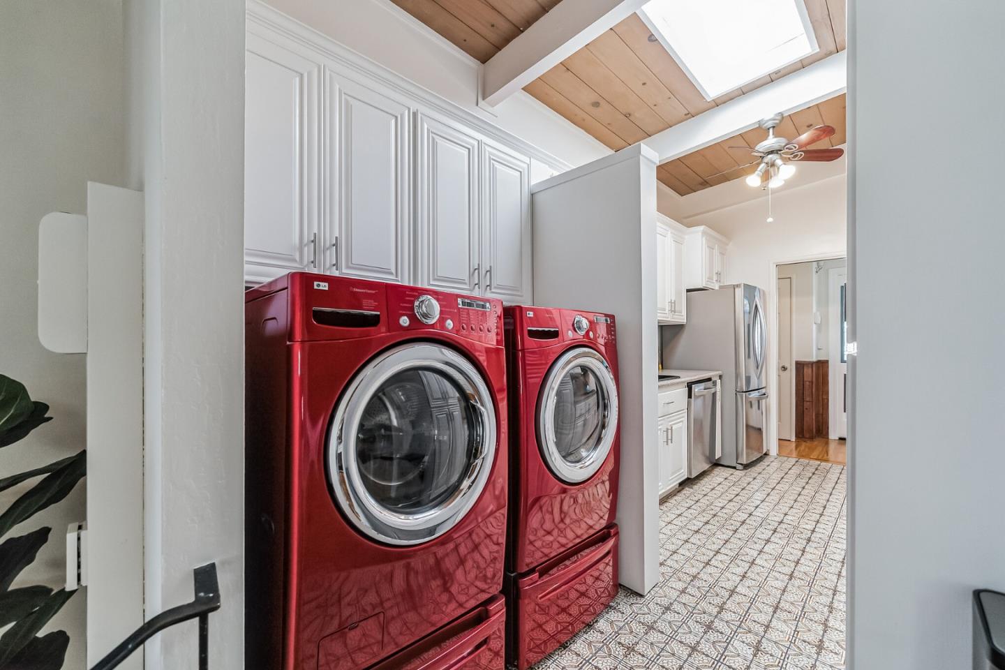 2933 Hardeman Street Hayward, CA 94541 - Photo 5 of 35 a utility room with dryer and washer