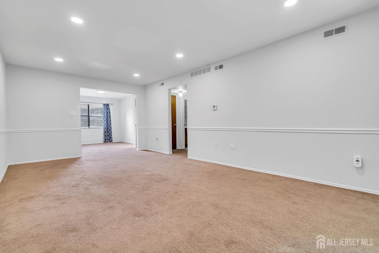 1909 Raspberry Court Edison, NJ 08817 - Photo 5 of 19